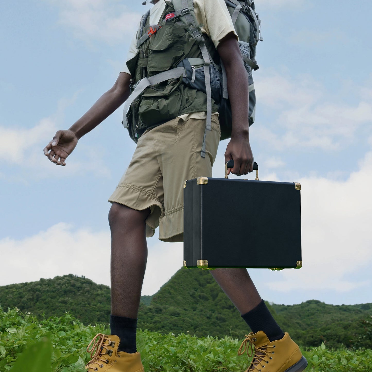 Vinyl Record Player 3 Speed Turntable with Bluetooth, Built in Battery, Portable Suitcase, Built in Speakers, 3.5mm Headphone Jack Aux in/RCA Out Pink for Home Decoration Gift